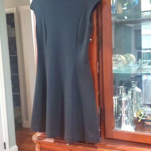 Gap little black dress Fit and flare size 2 - Picture 6 of 10